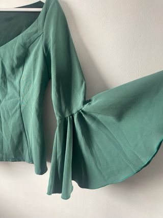 Blusa verde manga acampanada