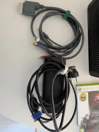 Xbox 360 con 3 juegos y mando