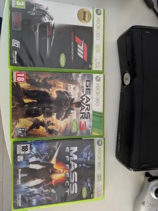Xbox 360 con 3 juegos y mando
