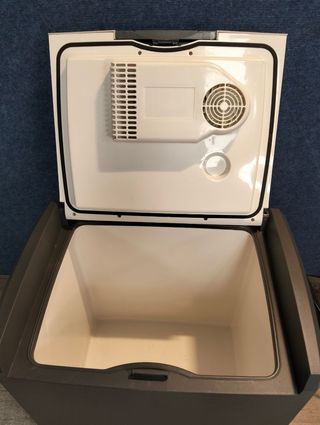 AEG Automotive Nevera termoeléctrica, KK 28 12/230