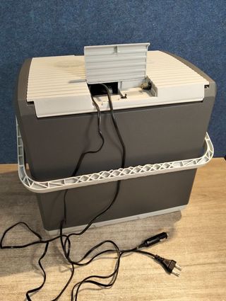 AEG Automotive Nevera termoeléctrica, KK 28 12/230