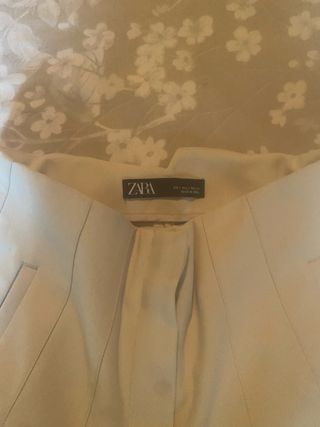 Pantalón Zara pinzas beige Talla S