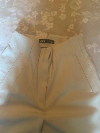 Pantalón Zara pinzas beige Talla S