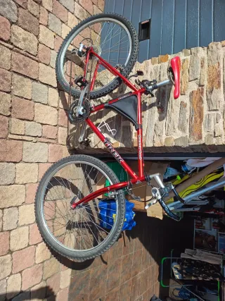 Bicicleta Trek Roja antigua. Funciona bien.