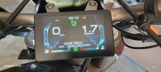 Zontes Naked Moto Negra y Blanca