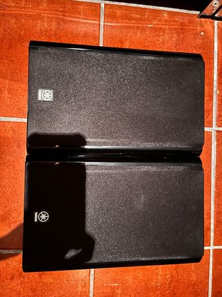 Altavoces Yamaha Negros