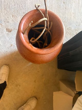 Jarrón de barro antiguo decorado