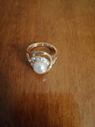 Anello con perla e zirconi dorato
