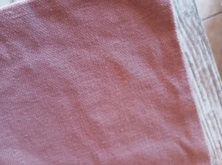 Funda de cojín rosa con borlas