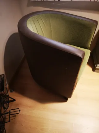 Poltrona in similpelle marrone e velluto verde