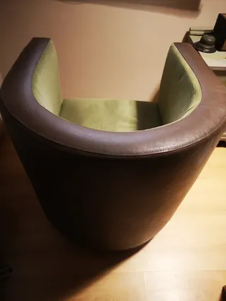 Poltrona in similpelle marrone e velluto verde