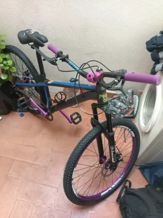 Bicicleta Montaña Morada y Azul