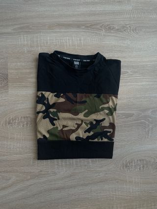 Camiseta Bershka Camuflaje