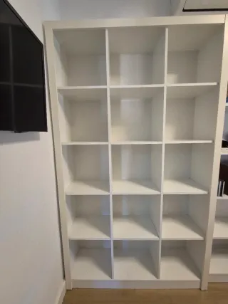 Estantería blanca de madera