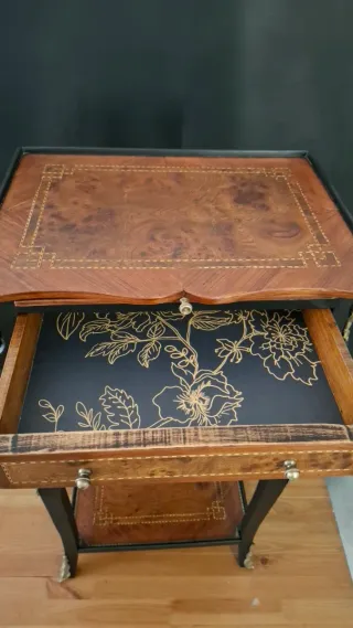 Mesilla de noche francesa con marquetería