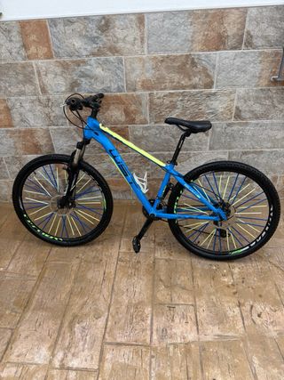 Bicicleta GT 7 cambios 3 platos