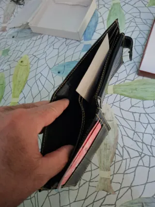 Cartera de piel negra para caballero