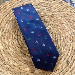 Corbata azul con anclas