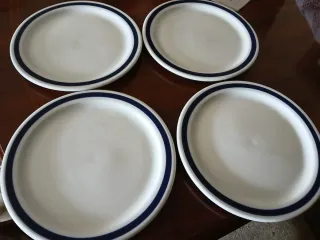 Platos llanos cerámica azul y blanco