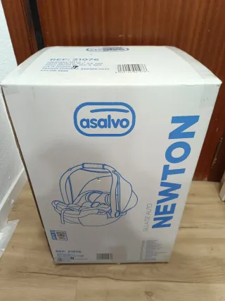 Silleta de bebé rosa.