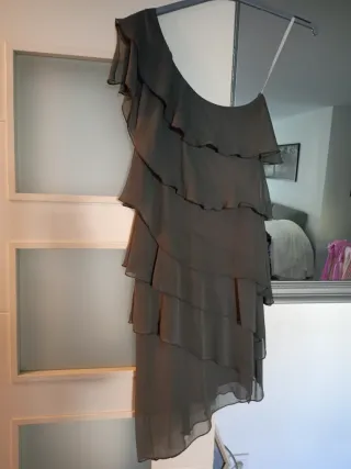 Vestido de fiesta con volantes