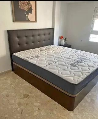 Divano letto in legno con materassi in memory foam