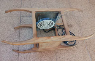 Antiguo Brasero de madera y metal bajo consumo