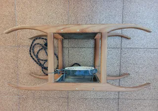 Antiguo Brasero de madera y metal bajo consumo