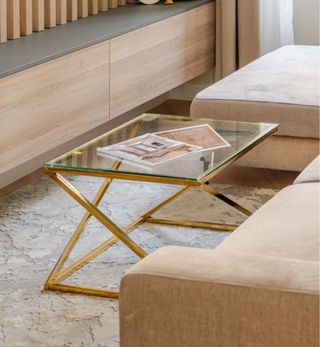 Tavolo da centro in vetro e metallo dorato