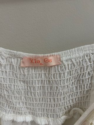 Mono corto blanco boho con encaje y tirantes