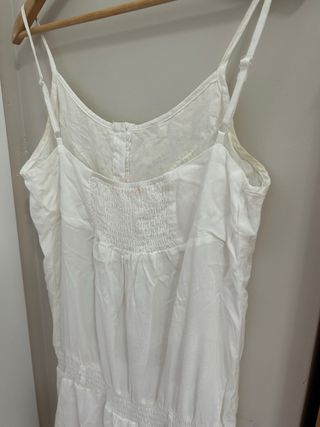 Mono corto blanco boho con encaje y tirantes