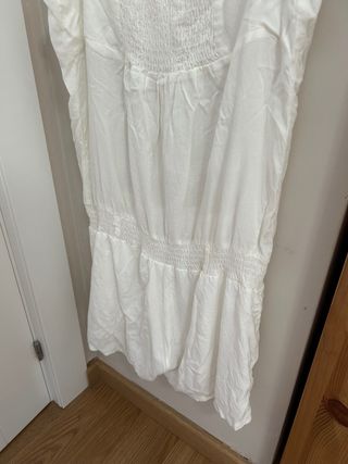 Mono corto blanco boho con encaje y tirantes