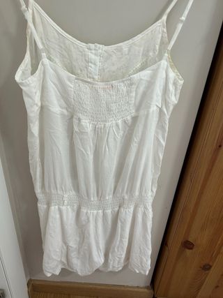 Mono corto blanco boho con encaje y tirantes