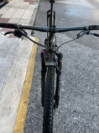 Bicicleta de montaña Specialized Doble Suspensión