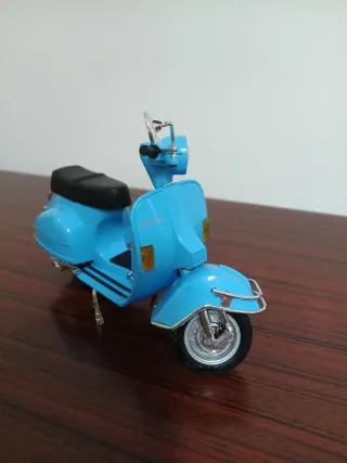 Modellino Vespa PX125 Azzurro