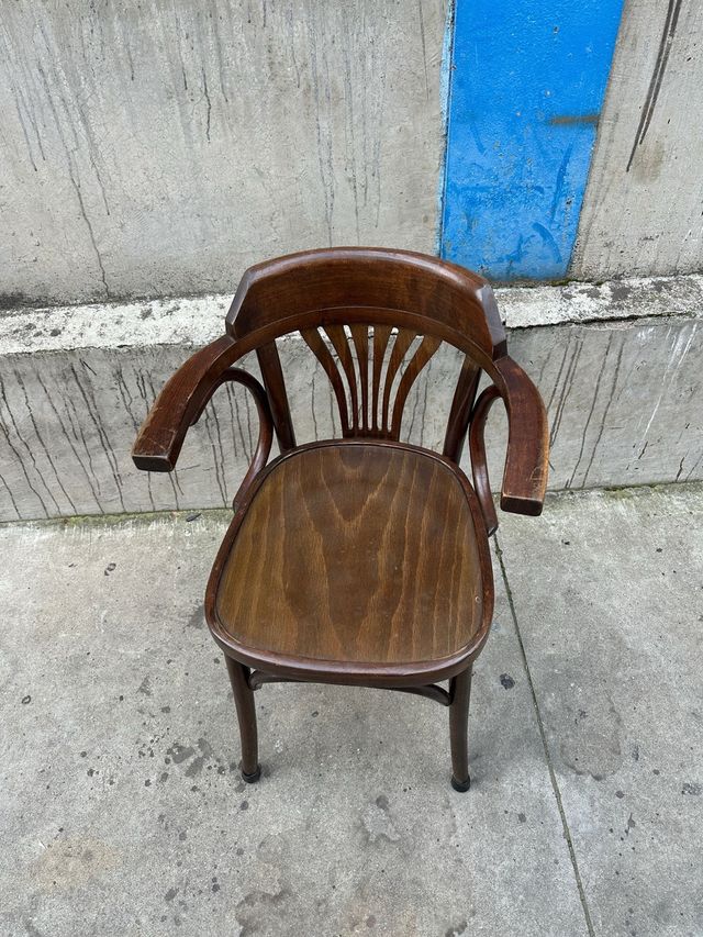 42 Sillas Thonet de Madera con Brazos