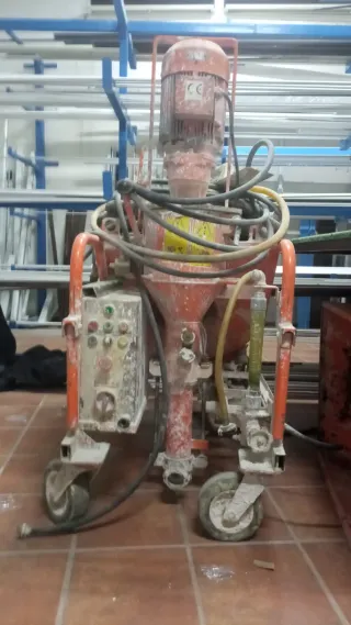 Máquina Proyectar 1600 y Flejar 1000