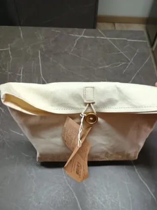 Pochette beige e oro con stampa città
