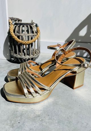 Sandalias Daniela Vega Piel Doradas Talla 40