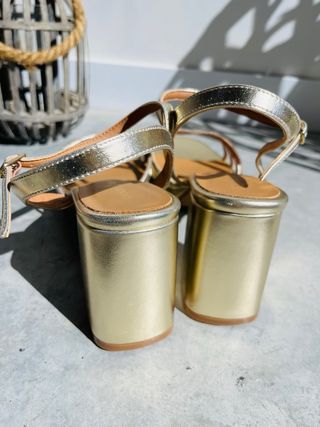 Sandalias Daniela Vega Piel Doradas Talla 40