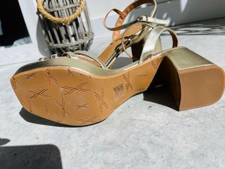 Sandalias Daniela Vega Piel Doradas Talla 40