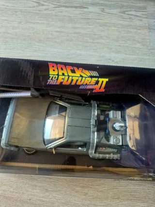 Maqueta DeLorean Regreso al Futuro II 1/24