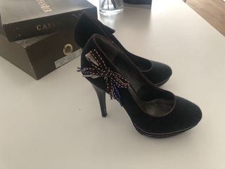 Zapatos de tacón CAFÉNOIR gris con lazo lateral