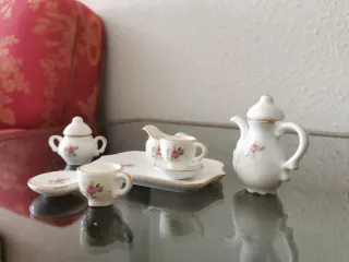 Set da caffè in miniatura in porcellana