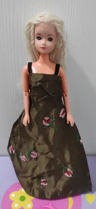 Muñeca Betty Teen rubia articulada Tong M&C