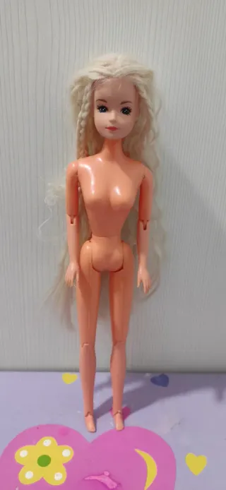 Muñeca Betty Teen rubia articulada Tong M&C