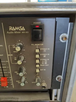 Mesa mezclas ramsa, sintonizador radio Sony,