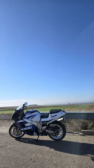 Suzuki GSXR 600 SRAD 2000