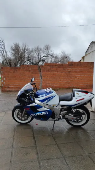 Suzuki GSXR 600 SRAD 2000