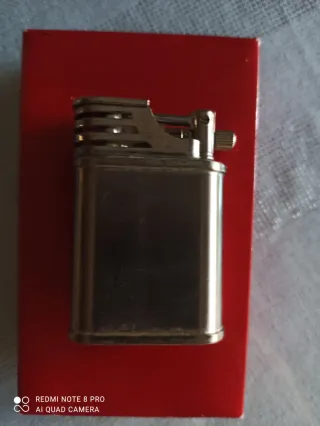 Mechero antiguo con piedra azul